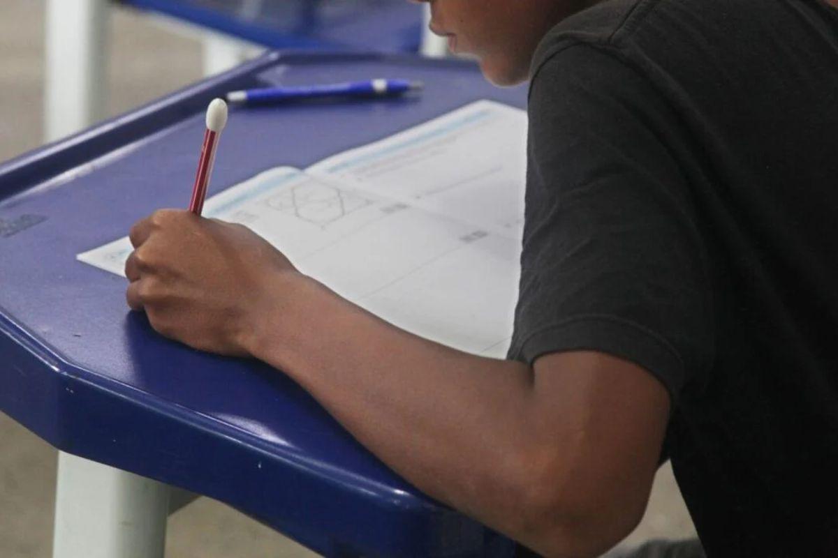 Alunos e professores participam hoje de Olimpíada de Matemática