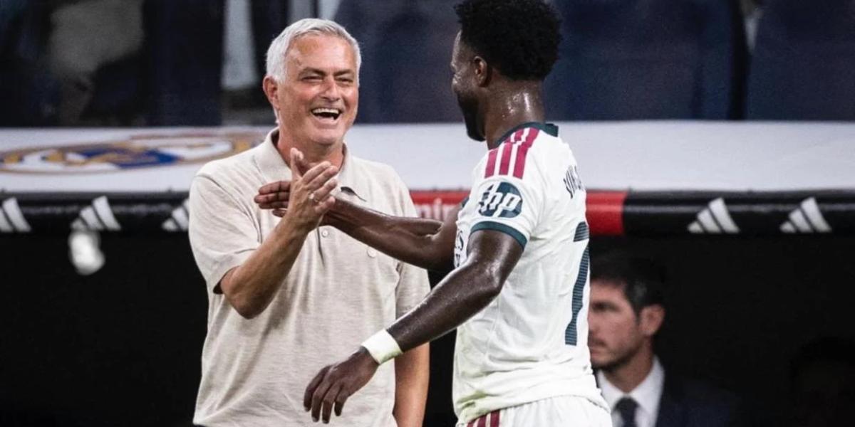 "Ele acredita que as coisas podem melhorar e ainda tem esse sorriso", declara Mourinho sobre Vini Jr.