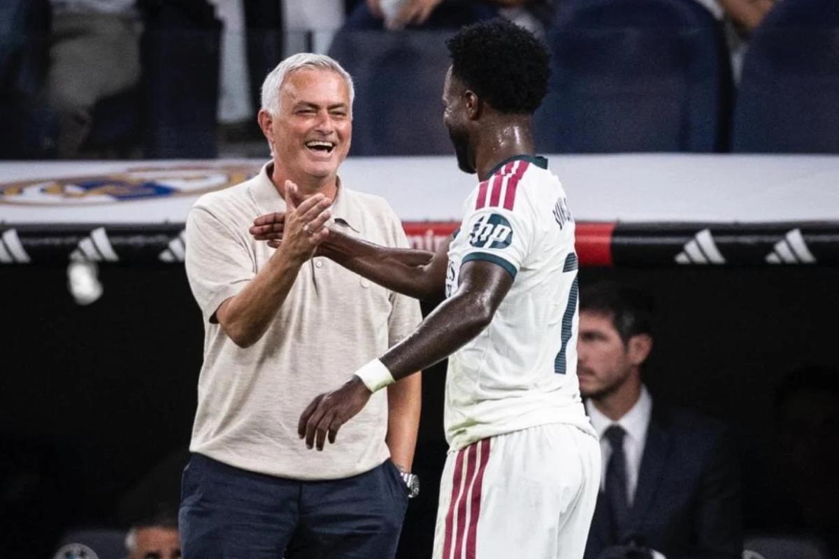 "Ele acredita que as coisas podem melhorar e ainda tem esse sorriso", declara Mourinho sobre Vini Jr.