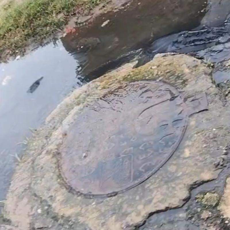 O vazamento está localizado no bairro Balneário Jequitibá, em Itanhaém
