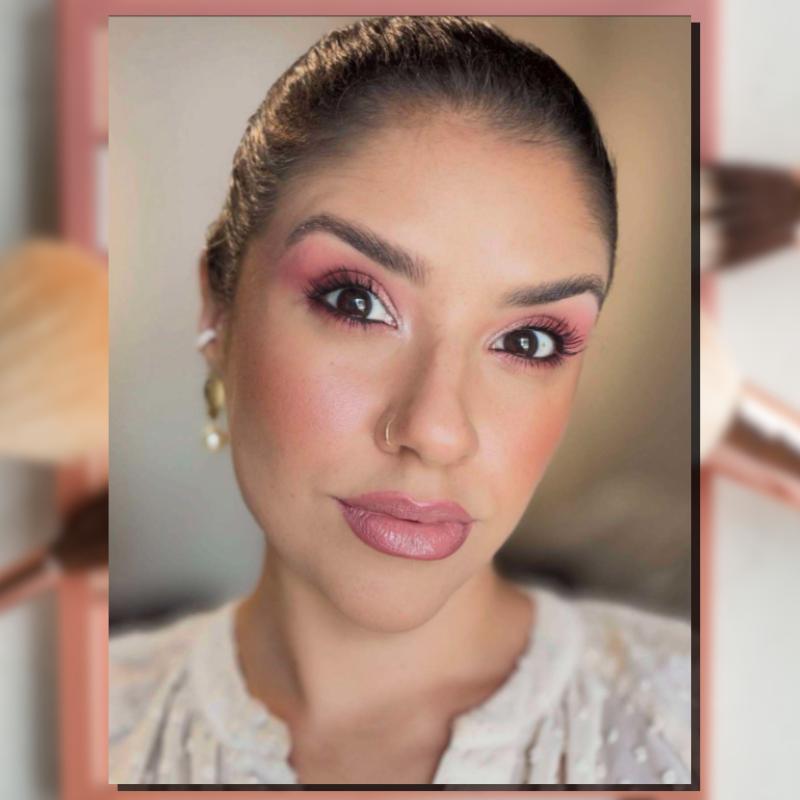 Para iluminar o olhar, sombra mais clara no canto interno, bem próximo ao ponto lacrimal