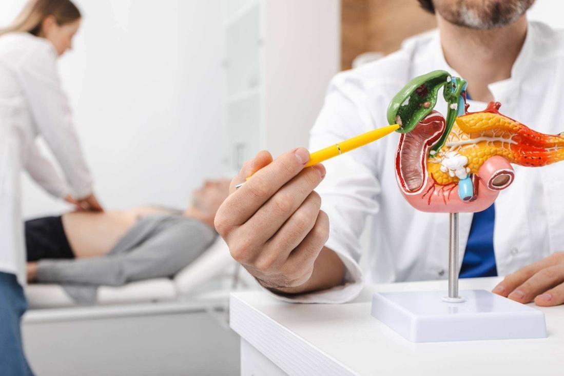 Conheça os sintomas e as causas de um dos mais recorrentes males digestivos