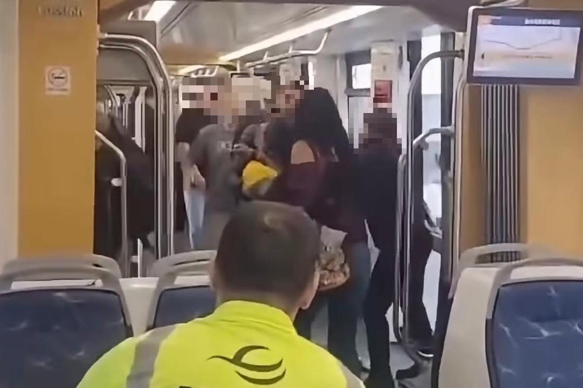 A confusão aconteceu dentro do VLT no Centro de Santos