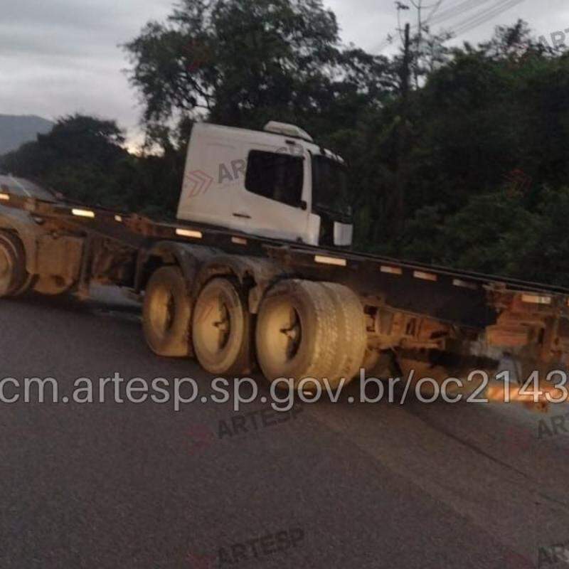 O trecho chegou a registrar um quilômetro de congestionamento no sentido Leste