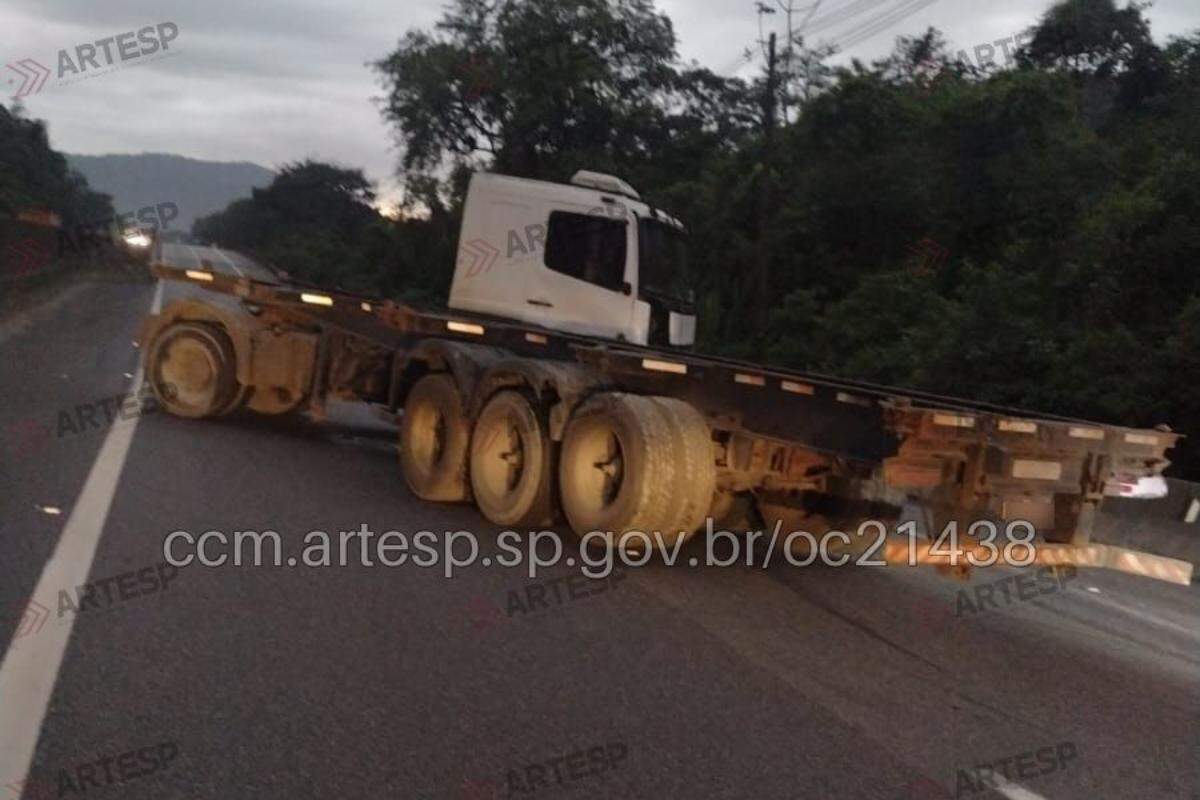 O trecho chegou a registrar um quilômetro de congestionamento no sentido Leste