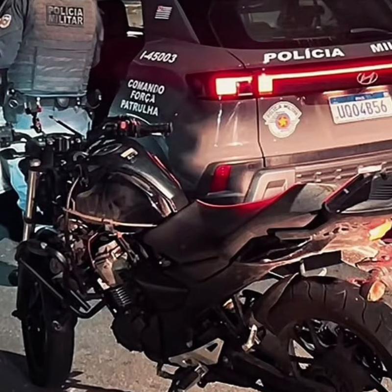 Os dois menores foram apreendidos em flagrante e conduzidos ao Plantão Policial de Praia Grande