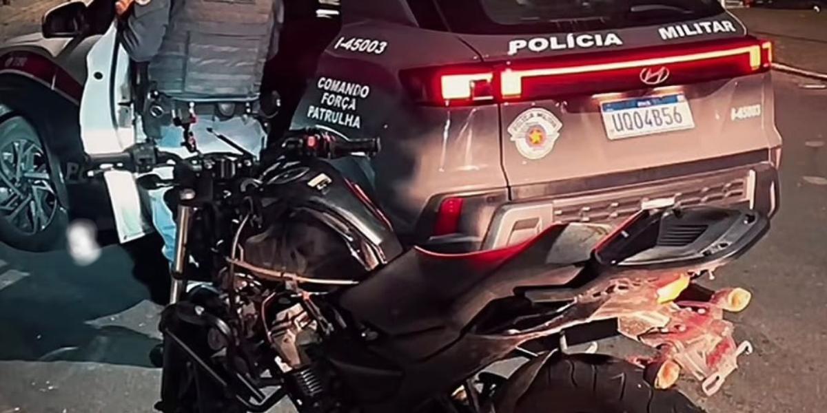 Os dois menores foram apreendidos em flagrante e conduzidos ao Plantão Policial de Praia Grande
