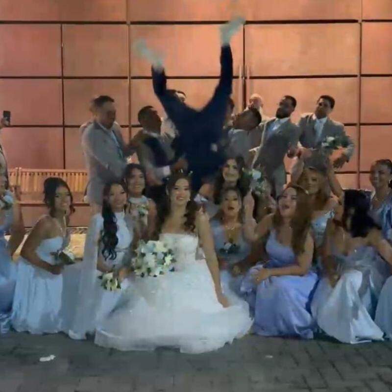 Othon e Sabrina brincam que a queda foi a "cereja do bolo" para que o casamento se tornasse ainda mais inesquecível