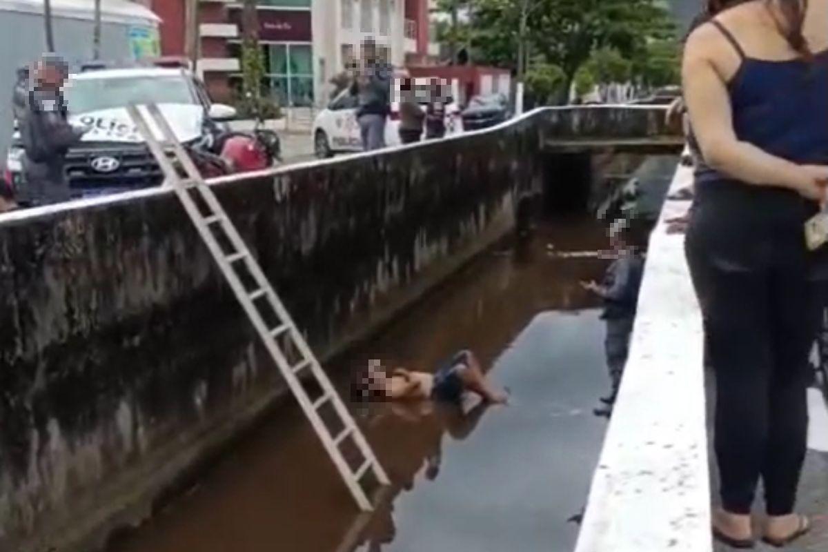 Homem caiu no canal da Avenida Atlântica, em Guarujá
