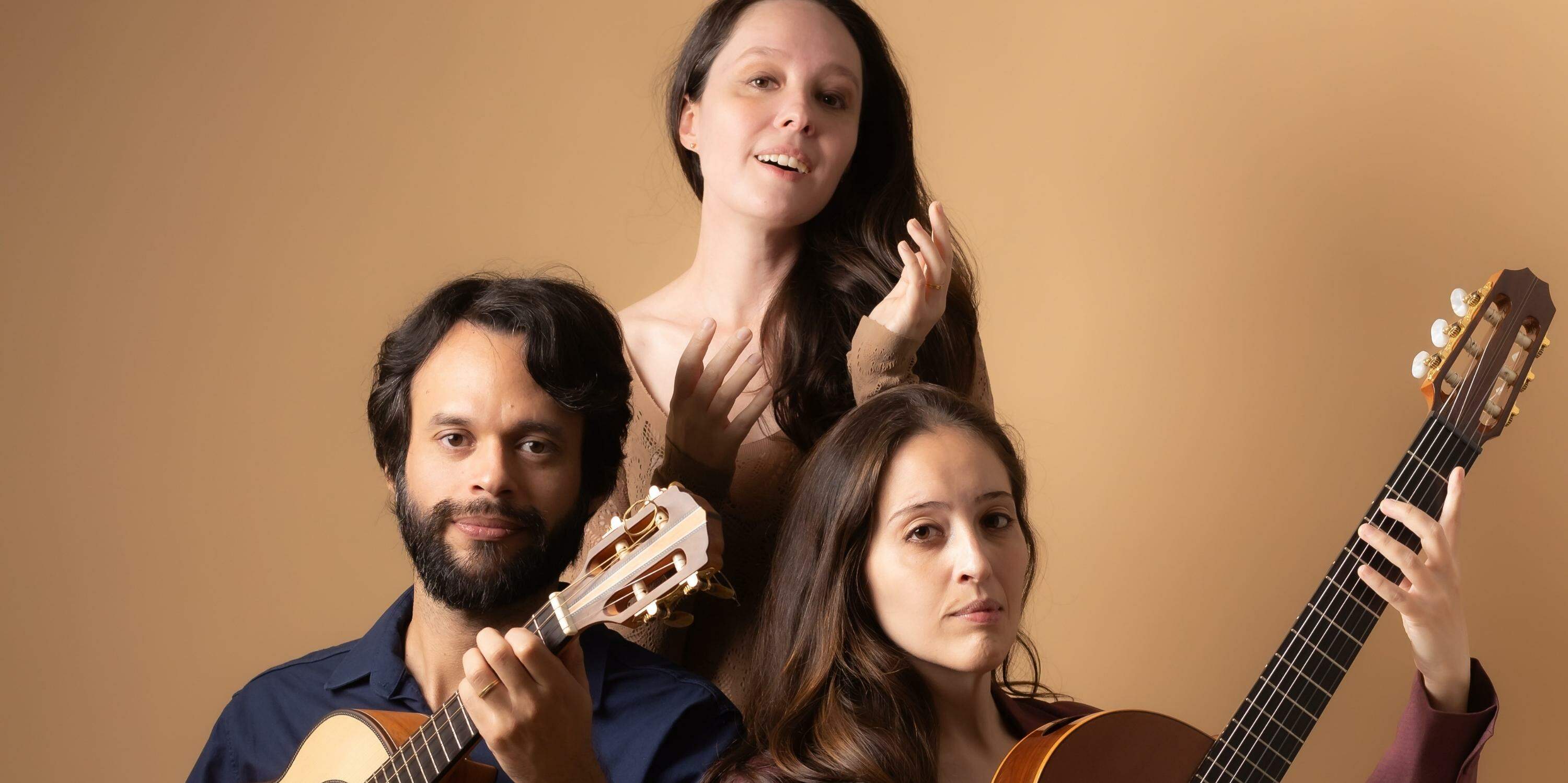 As irmãs Rafaela e Marcela Backer e Thales Nunes se apresentam