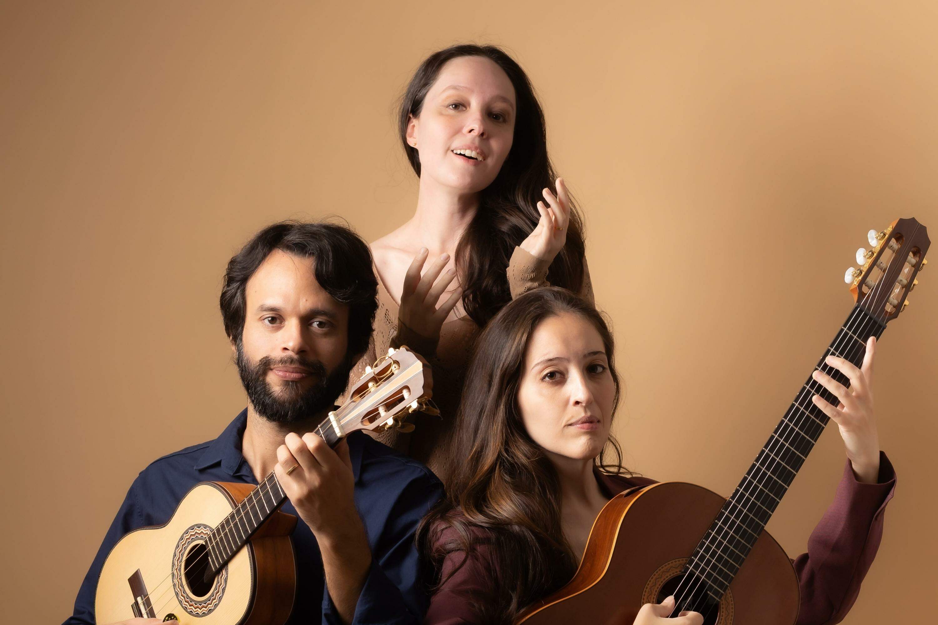 As irmãs Rafaela e Marcela Backer e Thales Nunes se apresentam