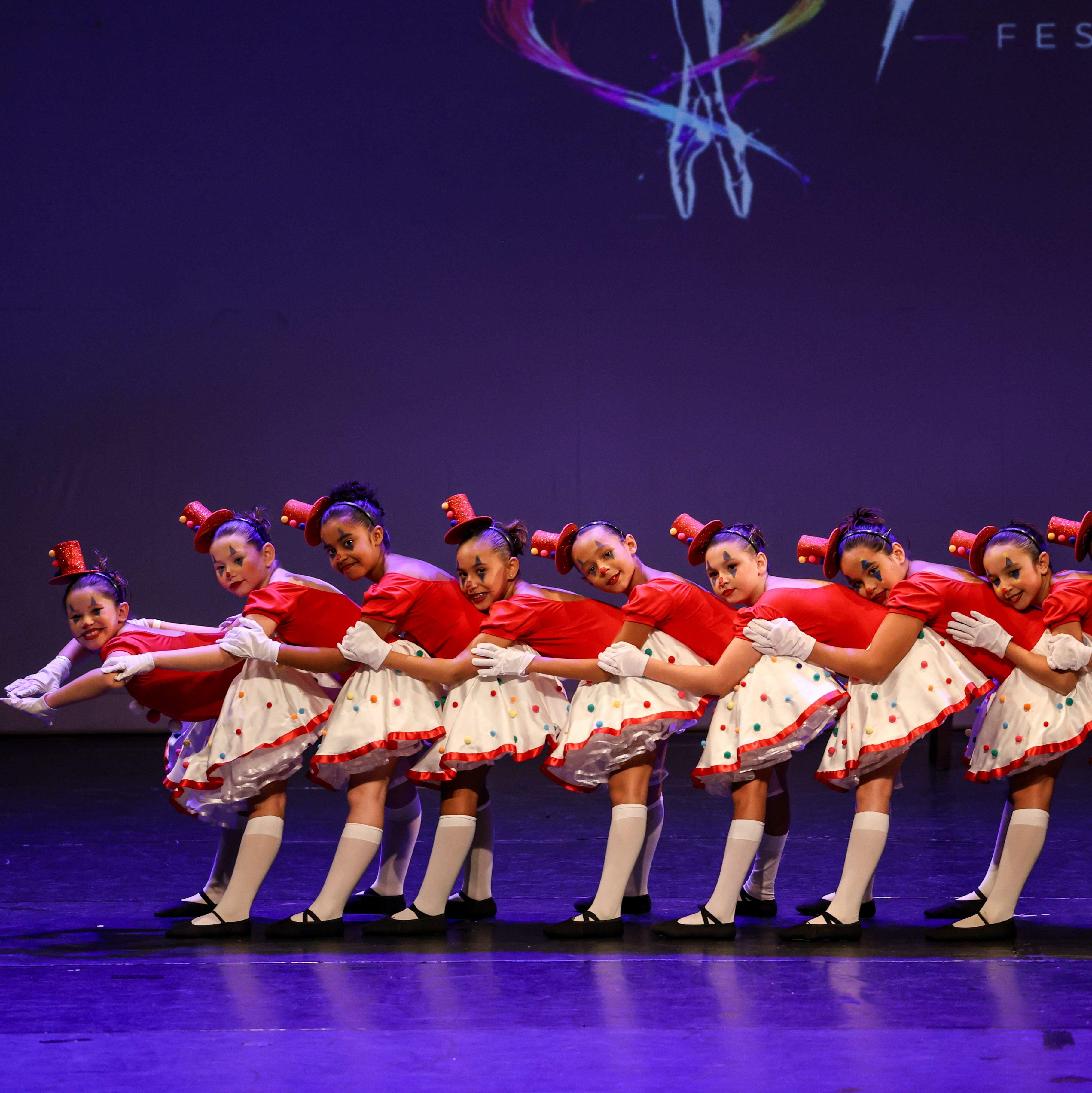 É Hora de Palhaçada, com bailarinas com idade de 9 a 12 anos, é a coreografia que fará as dançarinas representarem o Brasil em final no Chile