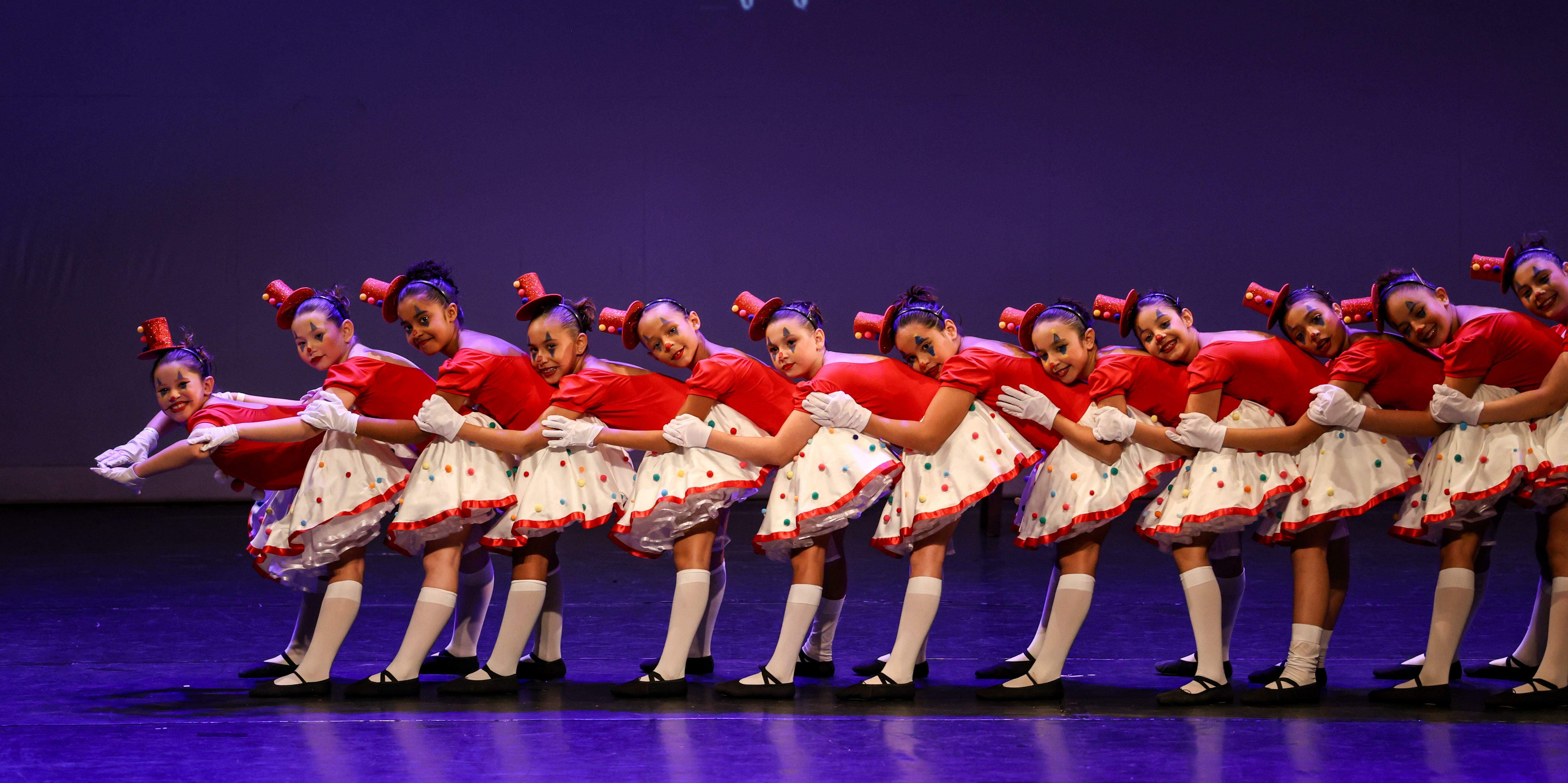 É Hora de Palhaçada, com bailarinas com idade de 9 a 12 anos, é a coreografia que fará as dançarinas representarem o Brasil em final no Chile