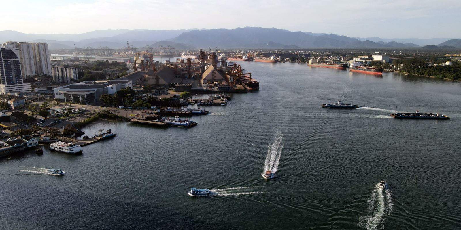 Na parte prática do curso, estudantes devem fazer visitas ao canal do Porto e à Usina Hidrelétrica de Itatinga, em Bertioga, entre outros locais