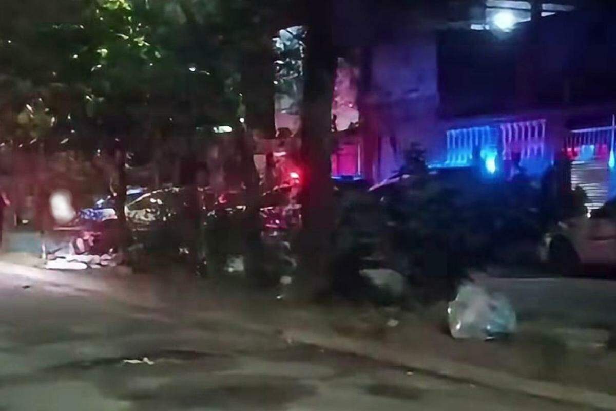 Os policiais encontraram diversas pessoas exaltadas e intervieram para controlar a situação