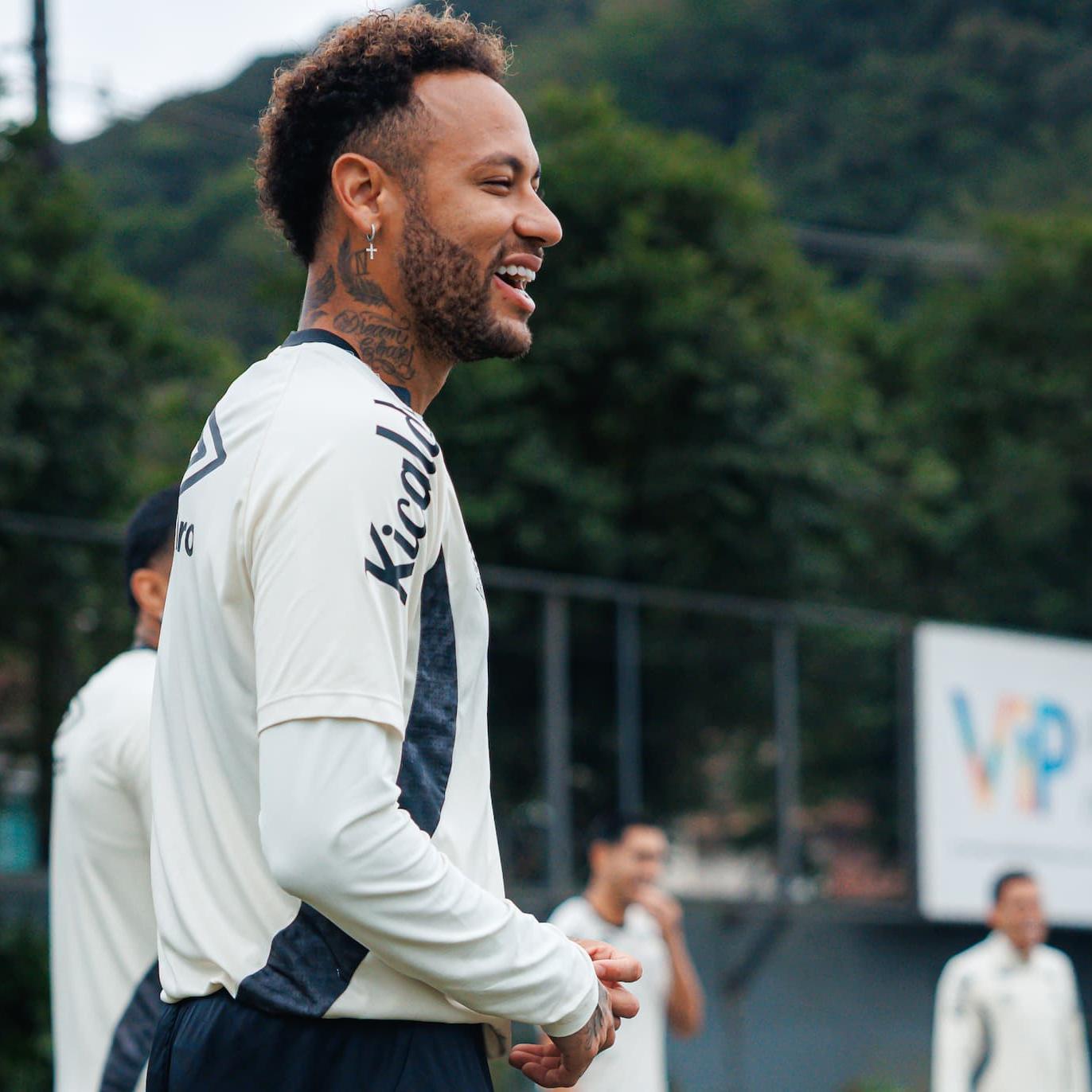 A boa fase do Santos deixou Neymar empolgado: "Se eu estiver sonhando, não me acorde!"