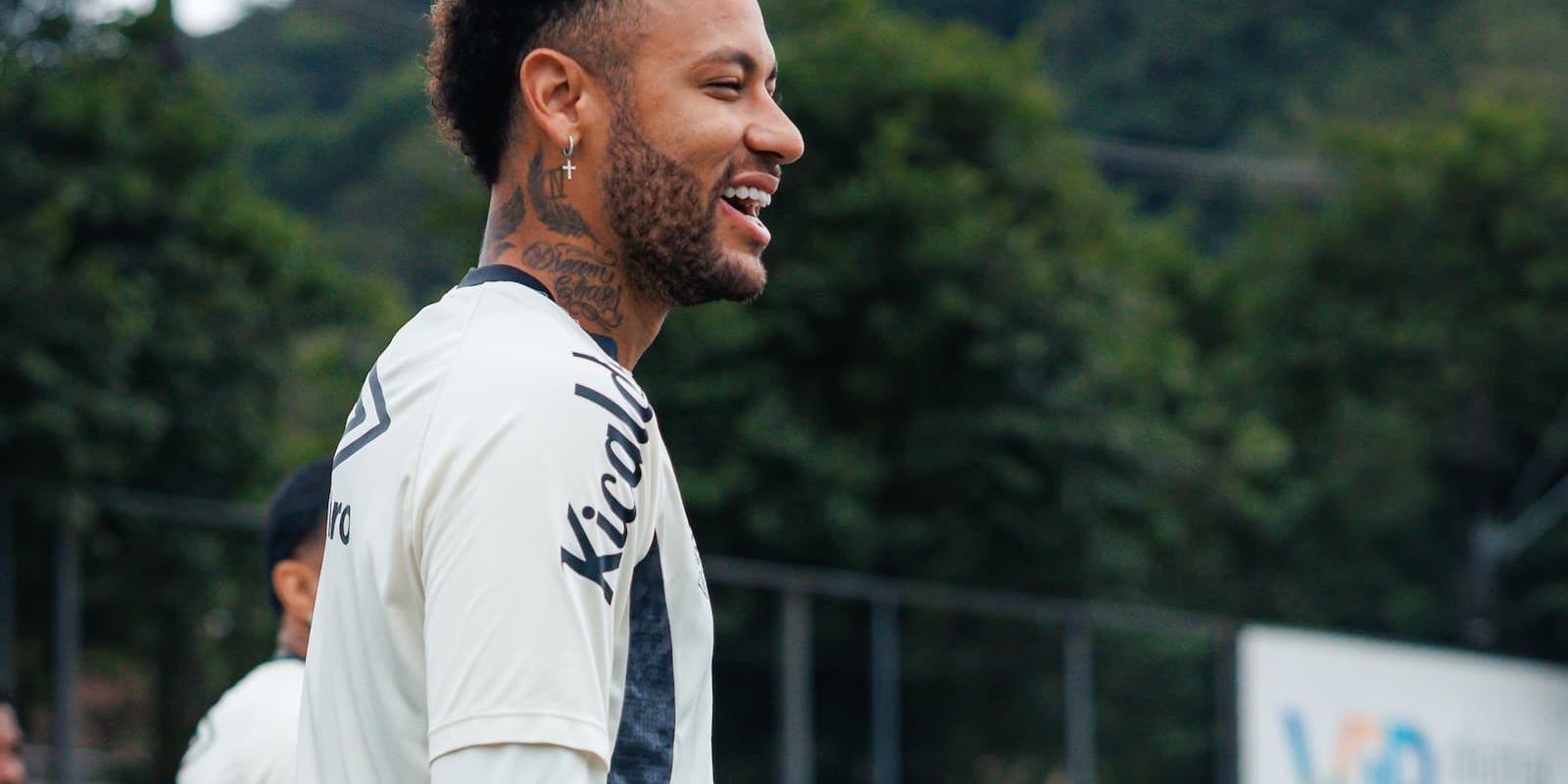 A boa fase do Santos deixou Neymar empolgado: "Se eu estiver sonhando, não me acorde!"