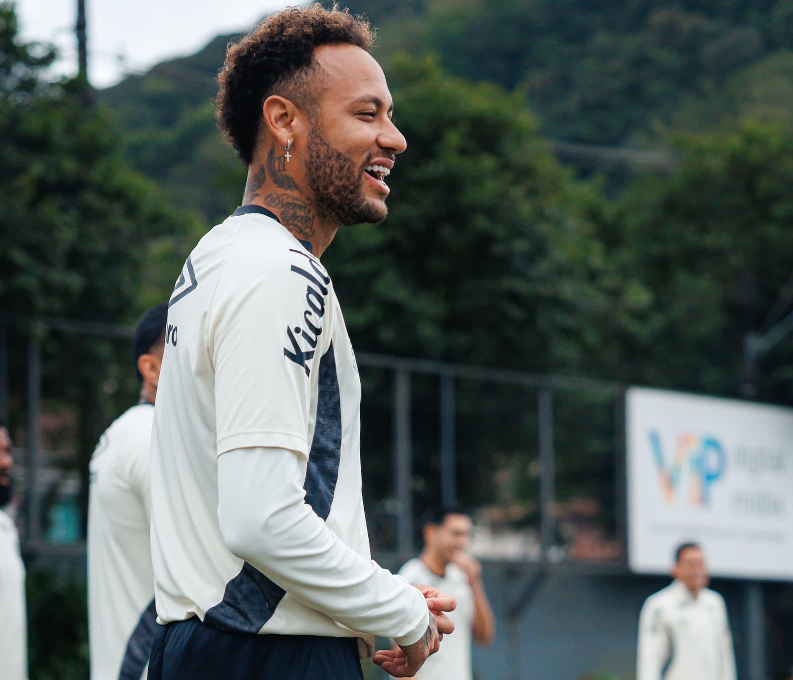 A boa fase do Santos deixou Neymar empolgado: "Se eu estiver sonhando, não me acorde!"