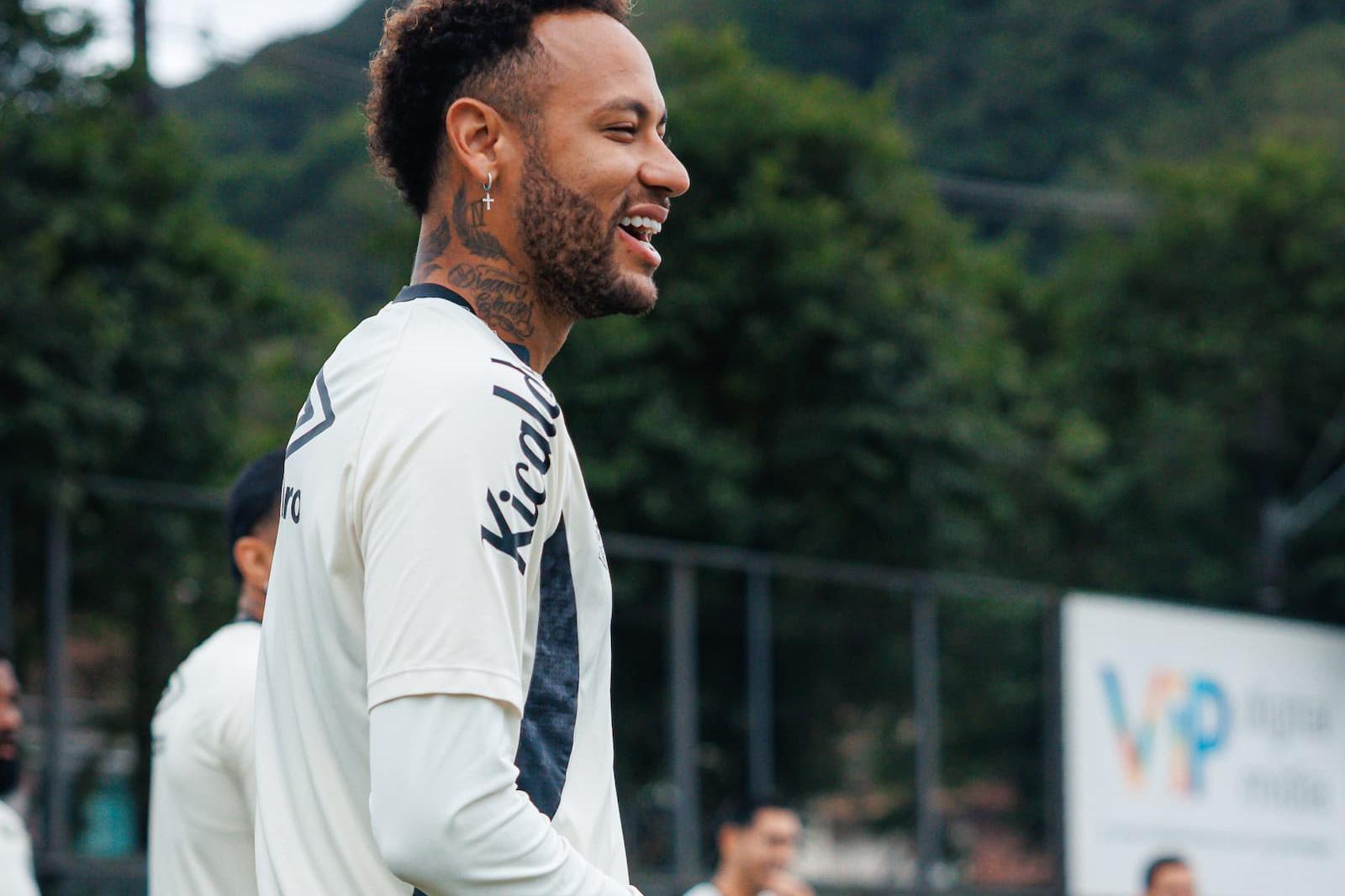 A boa fase do Santos deixou Neymar empolgado: "Se eu estiver sonhando, não me acorde!"
