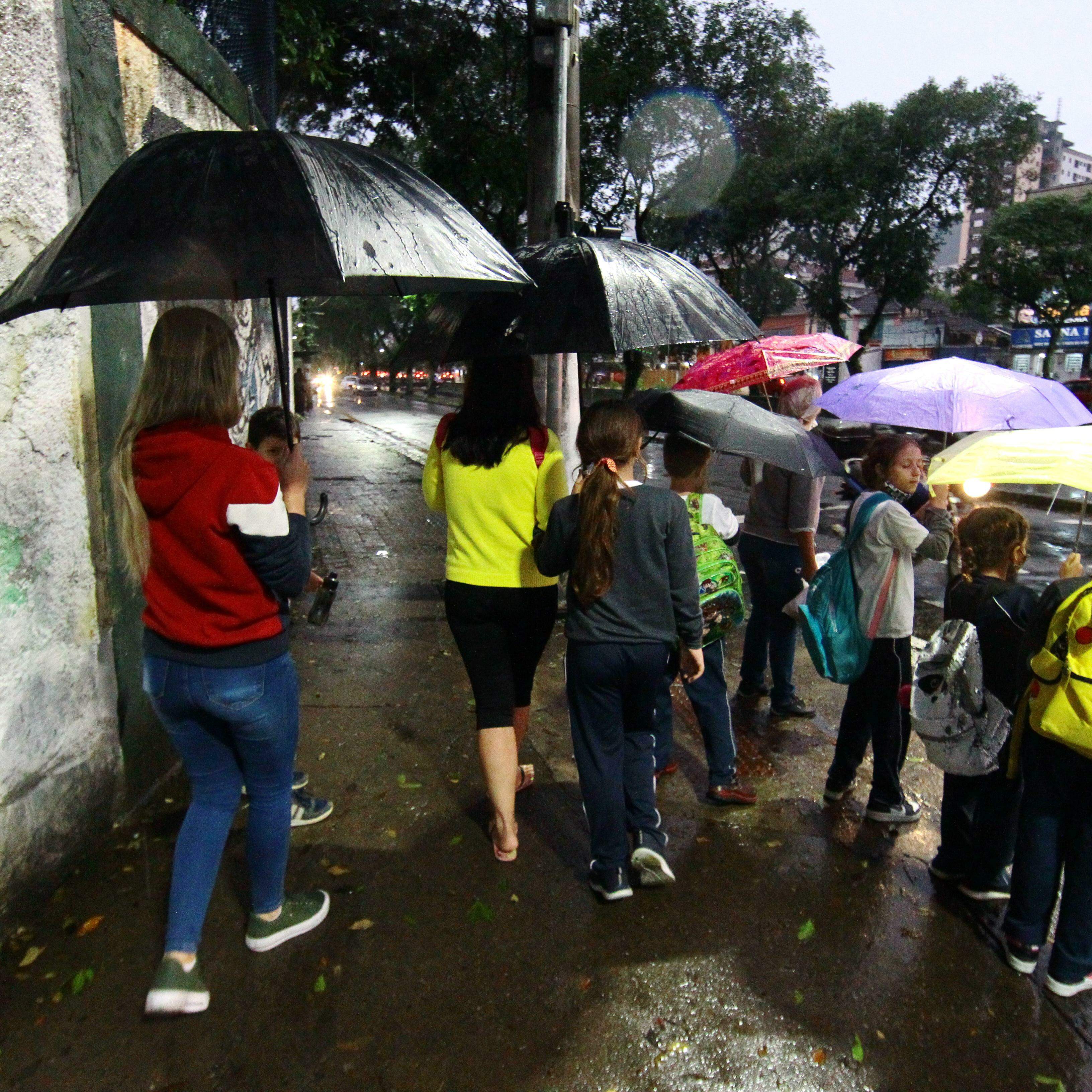 Todas as unidades municipais de Santos já têm câmeras ligadas ao Centro de Controle Operacional, diz Prefeitura