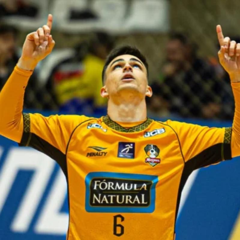 Ala de 25 anos nasceu em Santos, cresceu em Cubatão e hoje joga no Magnus, de Sorocaba