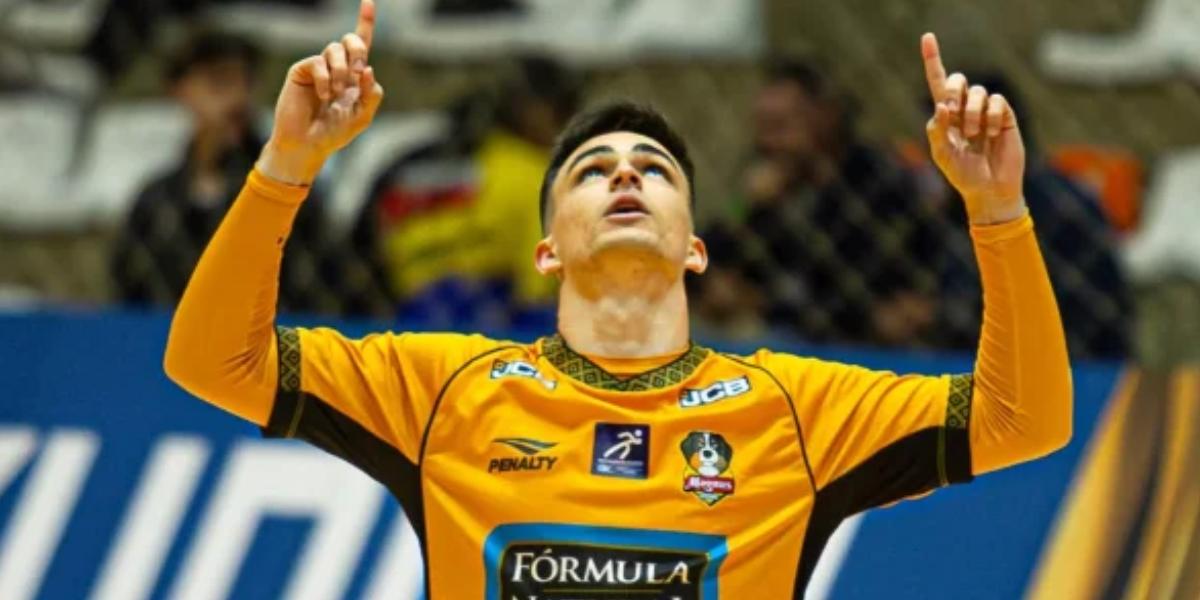 Ala de 25 anos nasceu em Santos, cresceu em Cubatão e hoje joga no Magnus, de Sorocaba