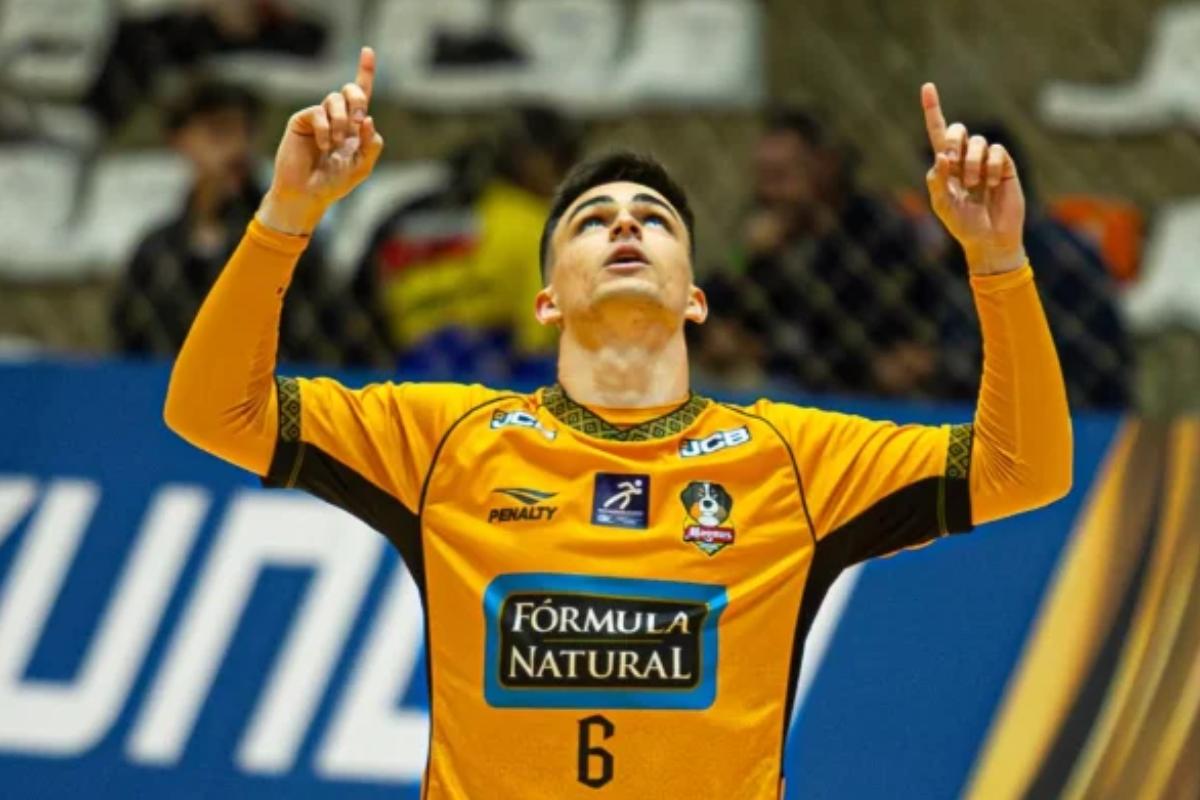 Ala de 25 anos nasceu em Santos, cresceu em Cubatão e hoje joga no Magnus, de Sorocaba