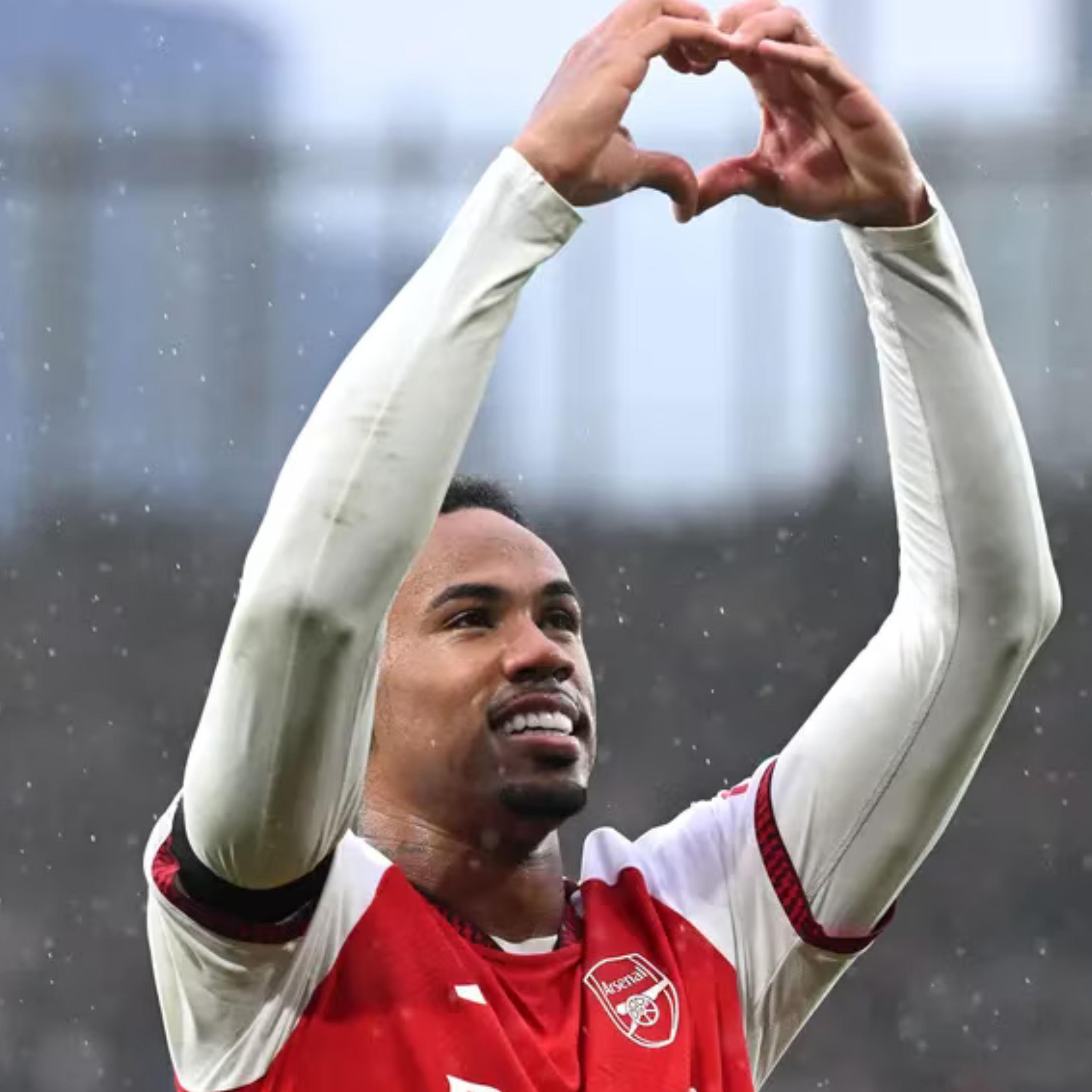 Com gol de Gabriel Magalhães, Arsenal vence o Everton e encosta na liderança da Premier League
