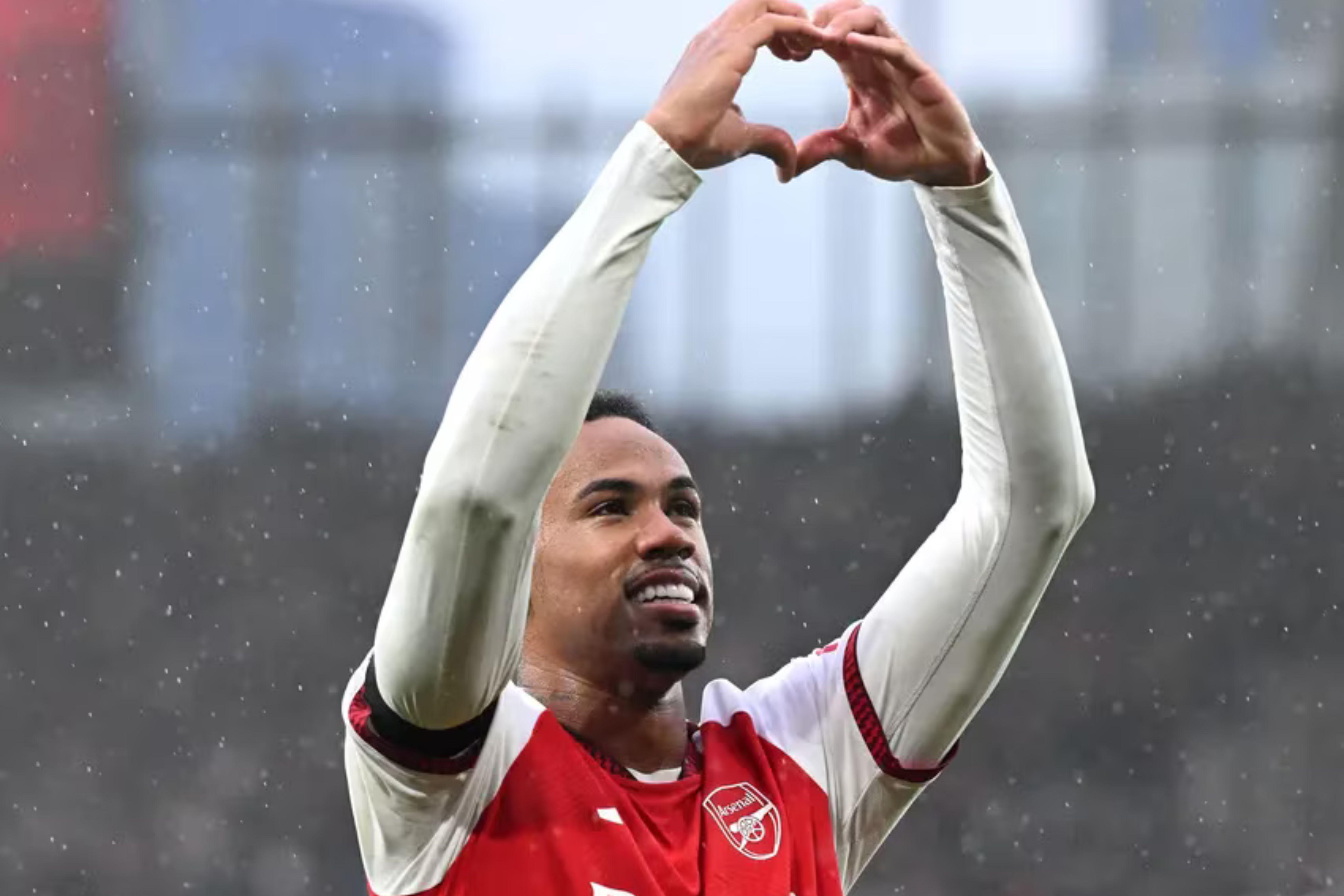 Com gol de Gabriel Magalhães, Arsenal vence o Everton e encosta na liderança da Premier League