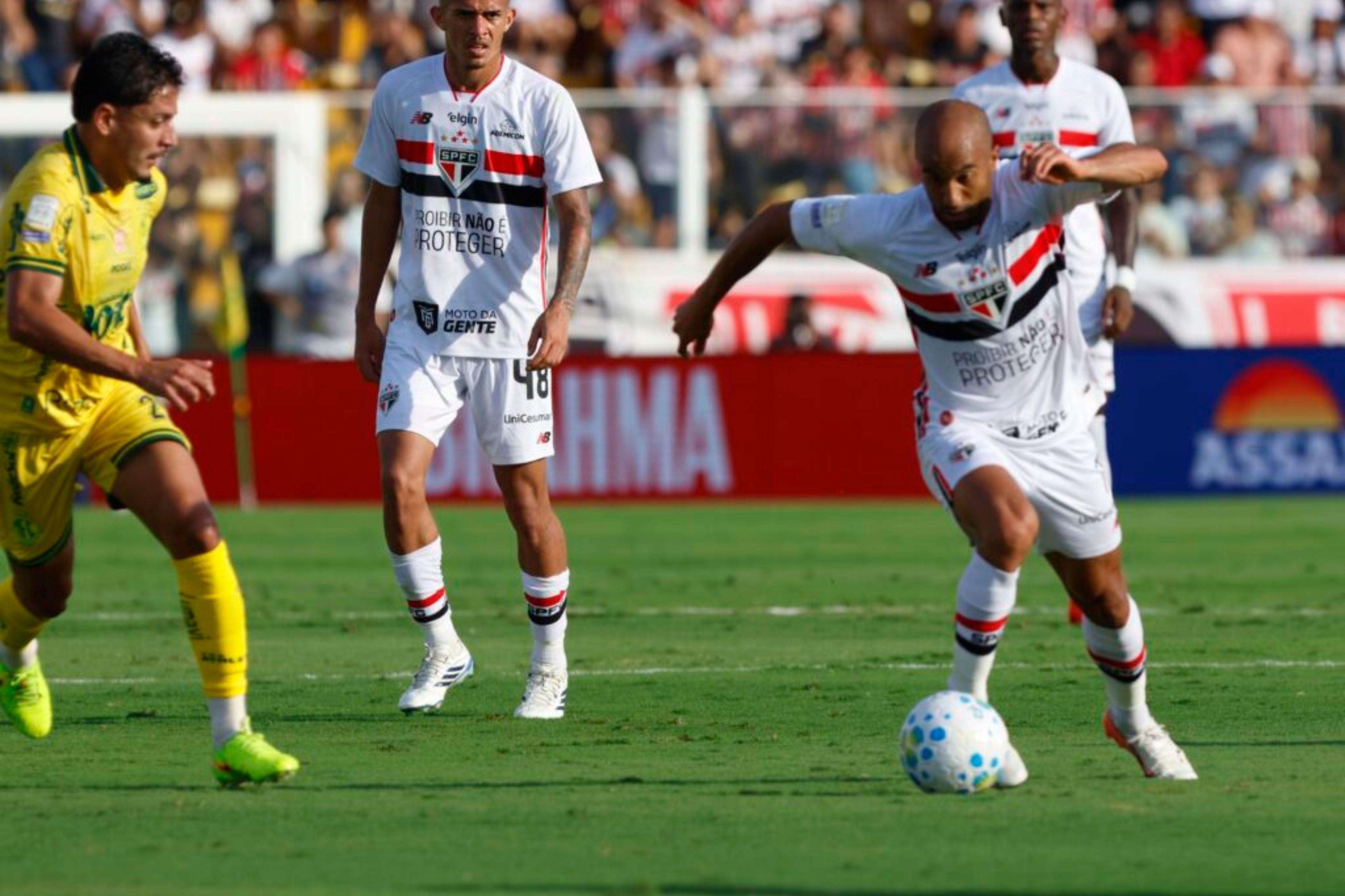 São Paulo sobrevive a primeiro tempo vibrante do Mirassol e busca empate fora de casa