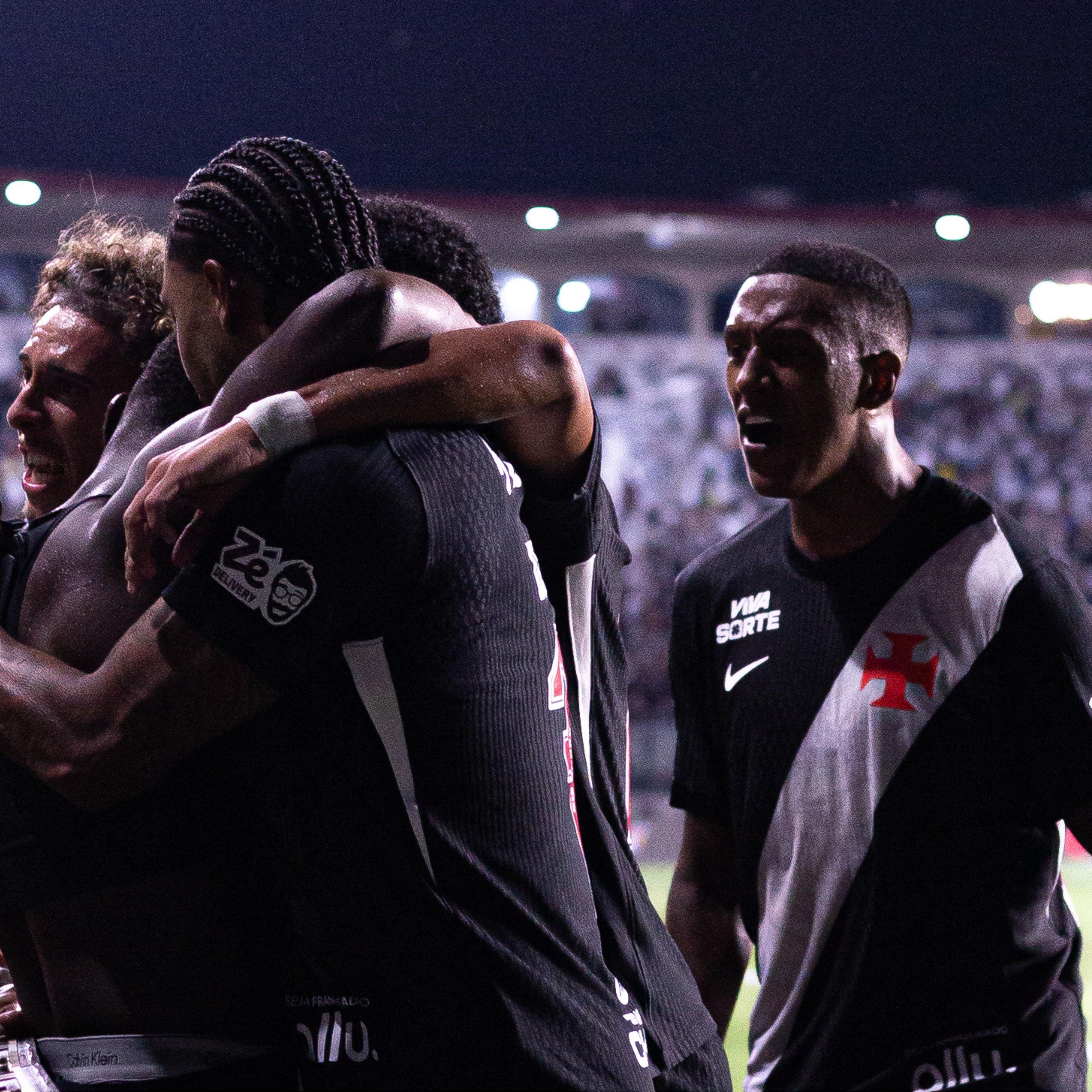 Seedorf se guia pelo medo e leva Corinthians à zona de rebaixamento com derrota para o Vasco