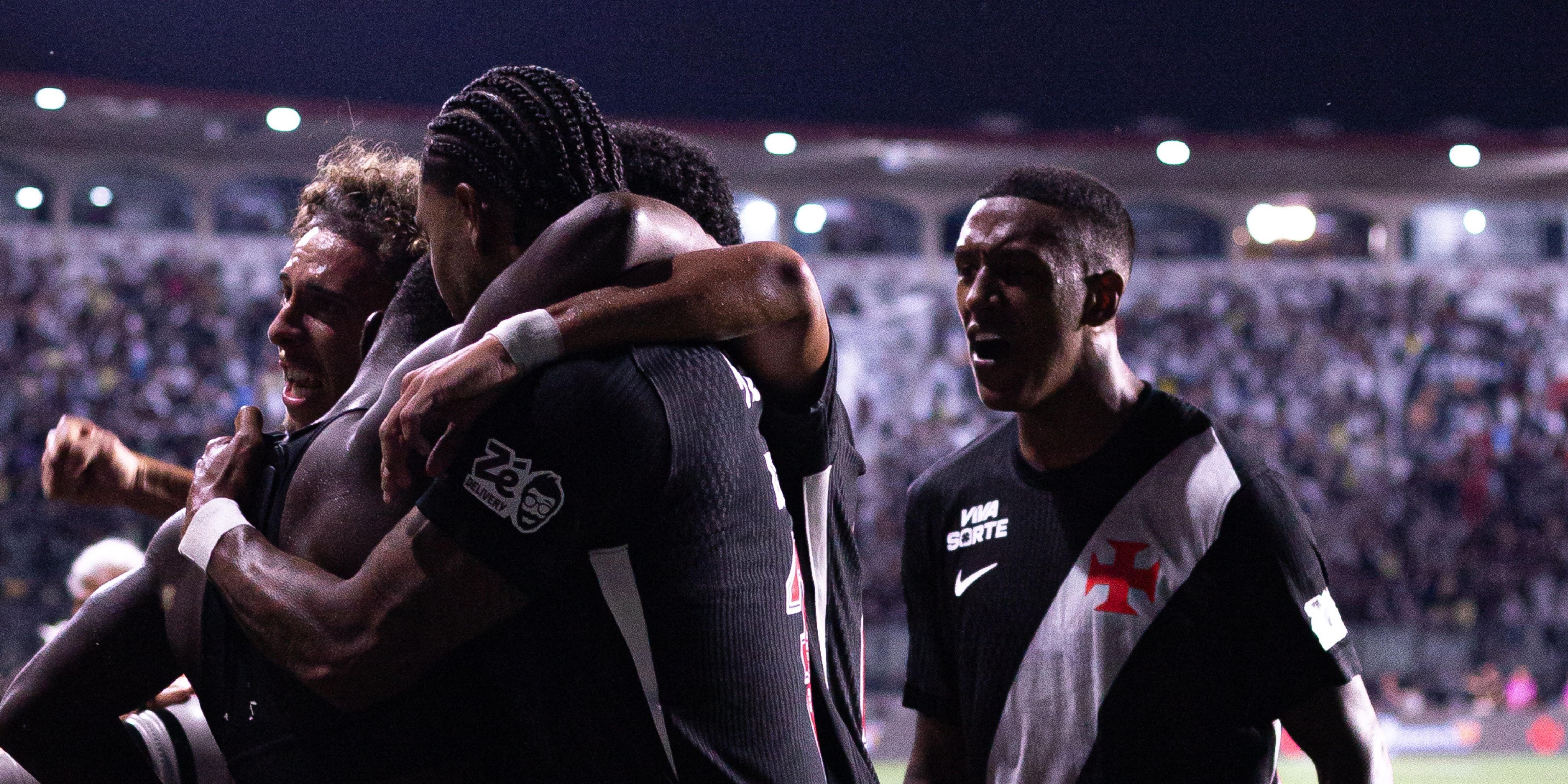Seedorf se guia pelo medo e leva Corinthians à zona de rebaixamento com derrota para o Vasco