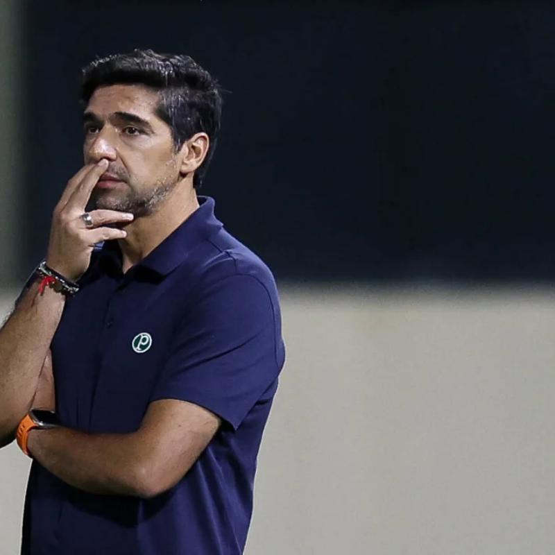 Abel critica calendário e questiona intervalo de jogos: 'Só três dias para preparar para final'