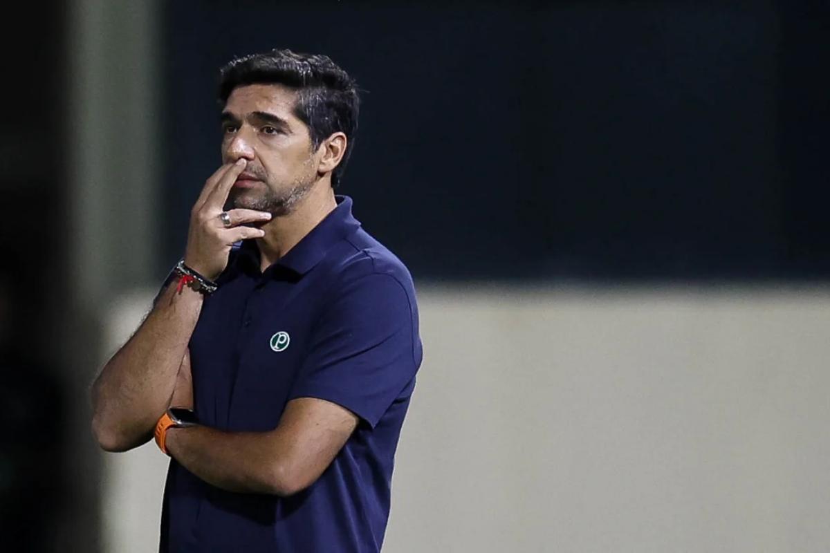 Abel critica calendário e questiona intervalo de jogos: 'Só três dias para preparar para final'