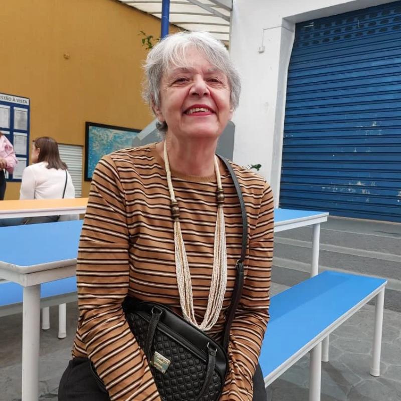 Eliana Chiodo, de 77 anos, votou cedo no Colégio Objetivo, no Itararé, em São Vicente