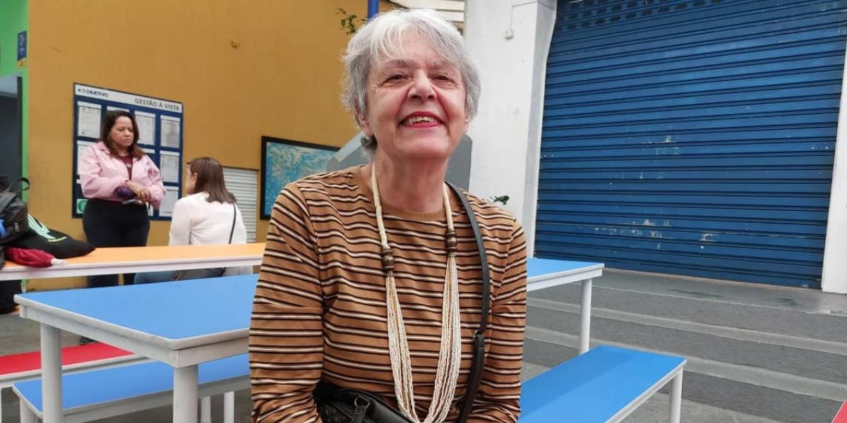 Eliana Chiodo, de 77 anos, votou cedo no Colégio Objetivo, no Itararé, em São Vicente