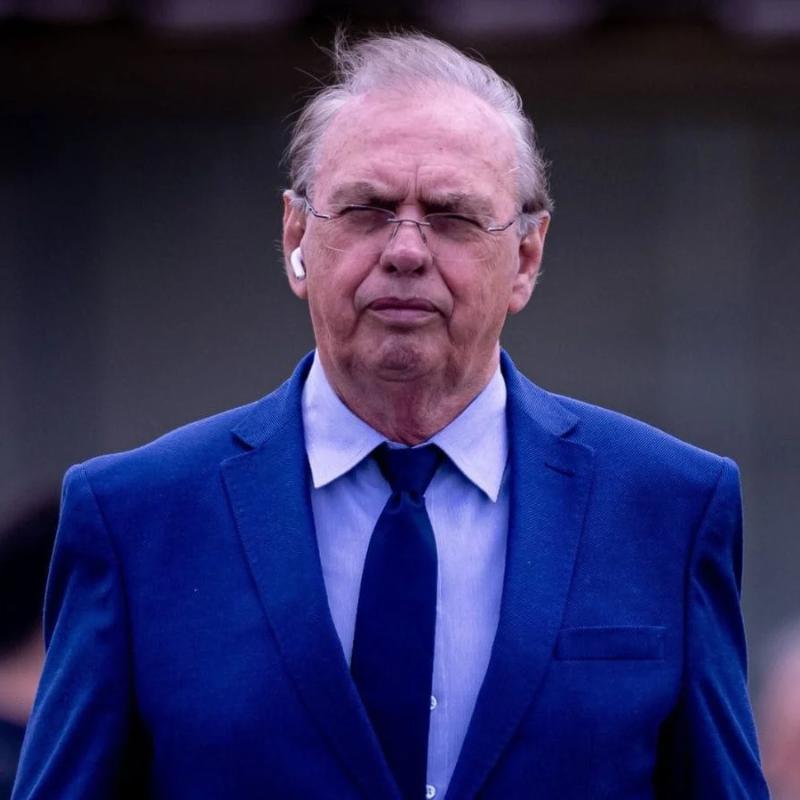 Stabile justifica salários atrasados no Corinthians e nega problemas com elenco