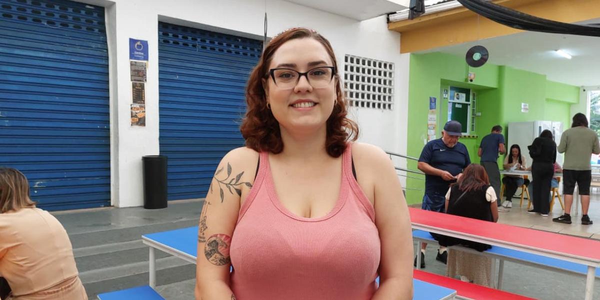 Stephanie Nogueira, de 31 anos, votou no Colégio Objetivo, no Itararé, em São Vicente, neste domingo (25)