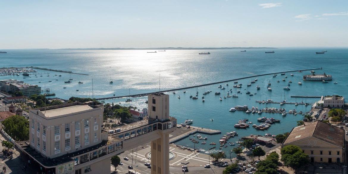 Em Salvador, quem estiver na seção eleitoral às 17h poderá votar