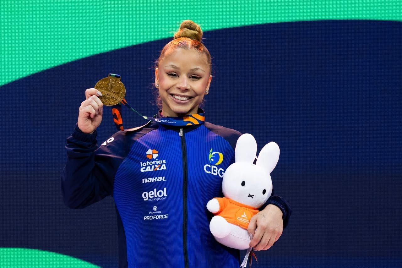 Flávia Saraiva conquista medalha de bronze no Mundial de Ginástica Artística