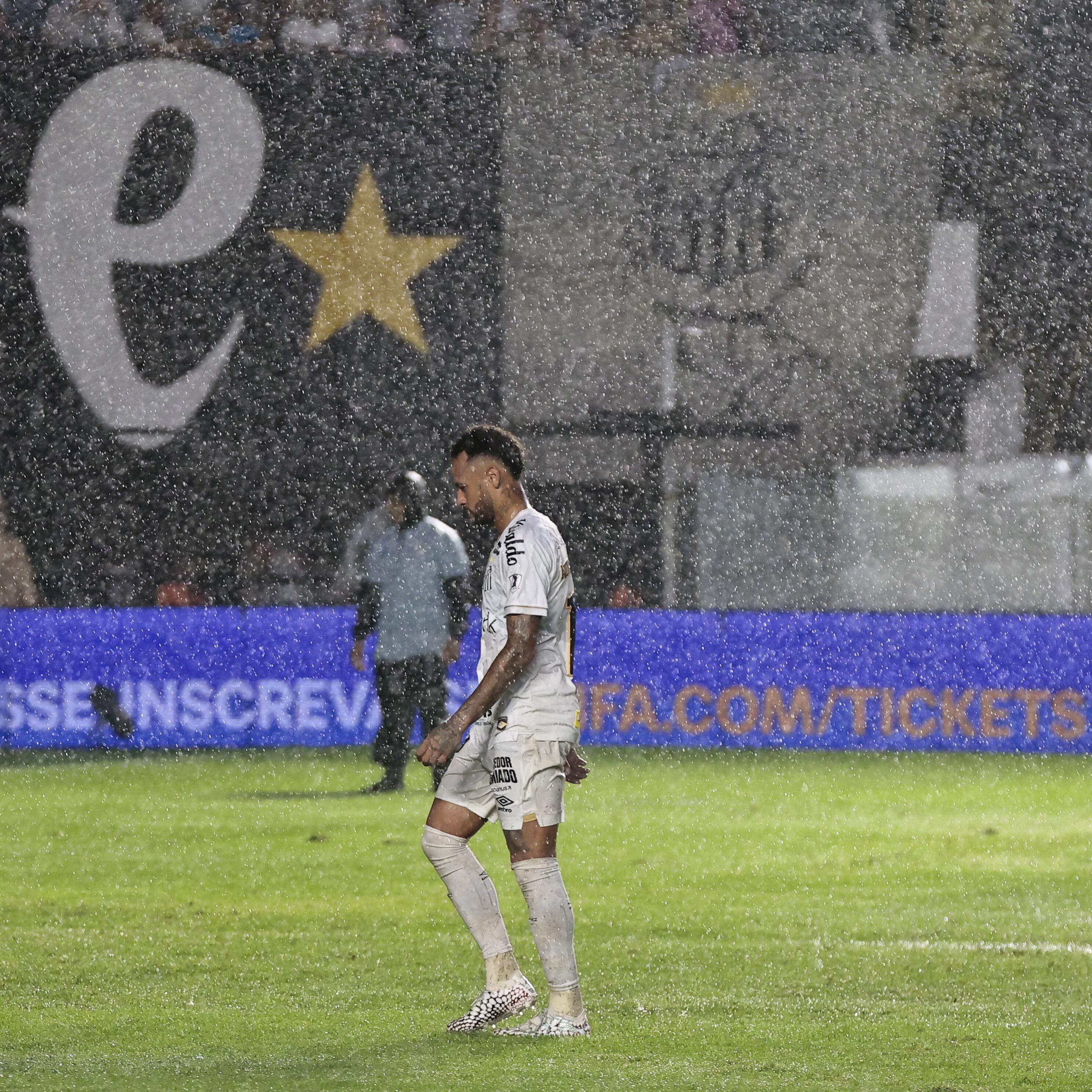Neymar foi expulso no empate entre Santos e Bahia, na Vila Belmiro, no sábado (24)