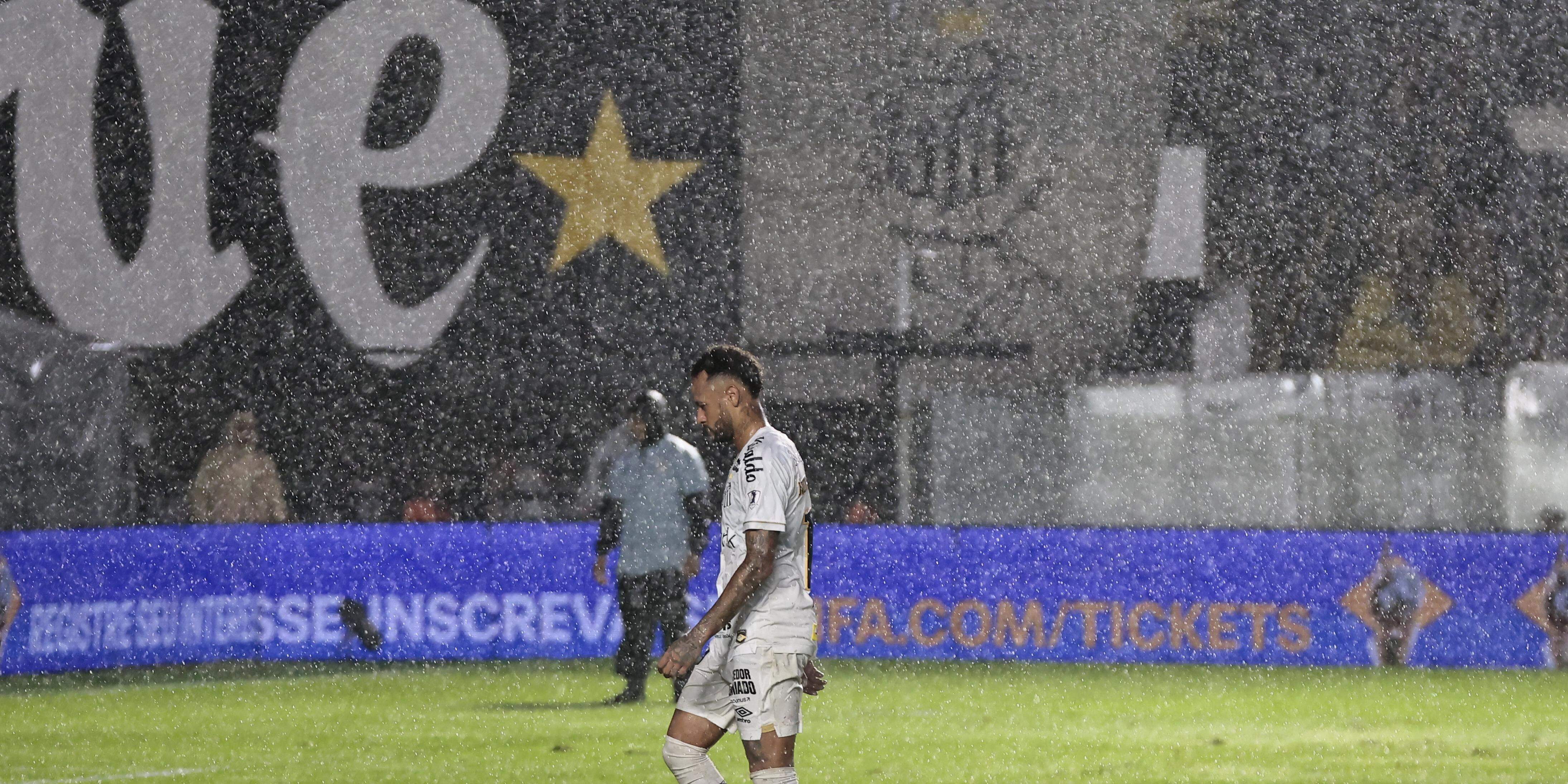 Neymar foi expulso no empate entre Santos e Bahia, na Vila Belmiro, no sábado (24)