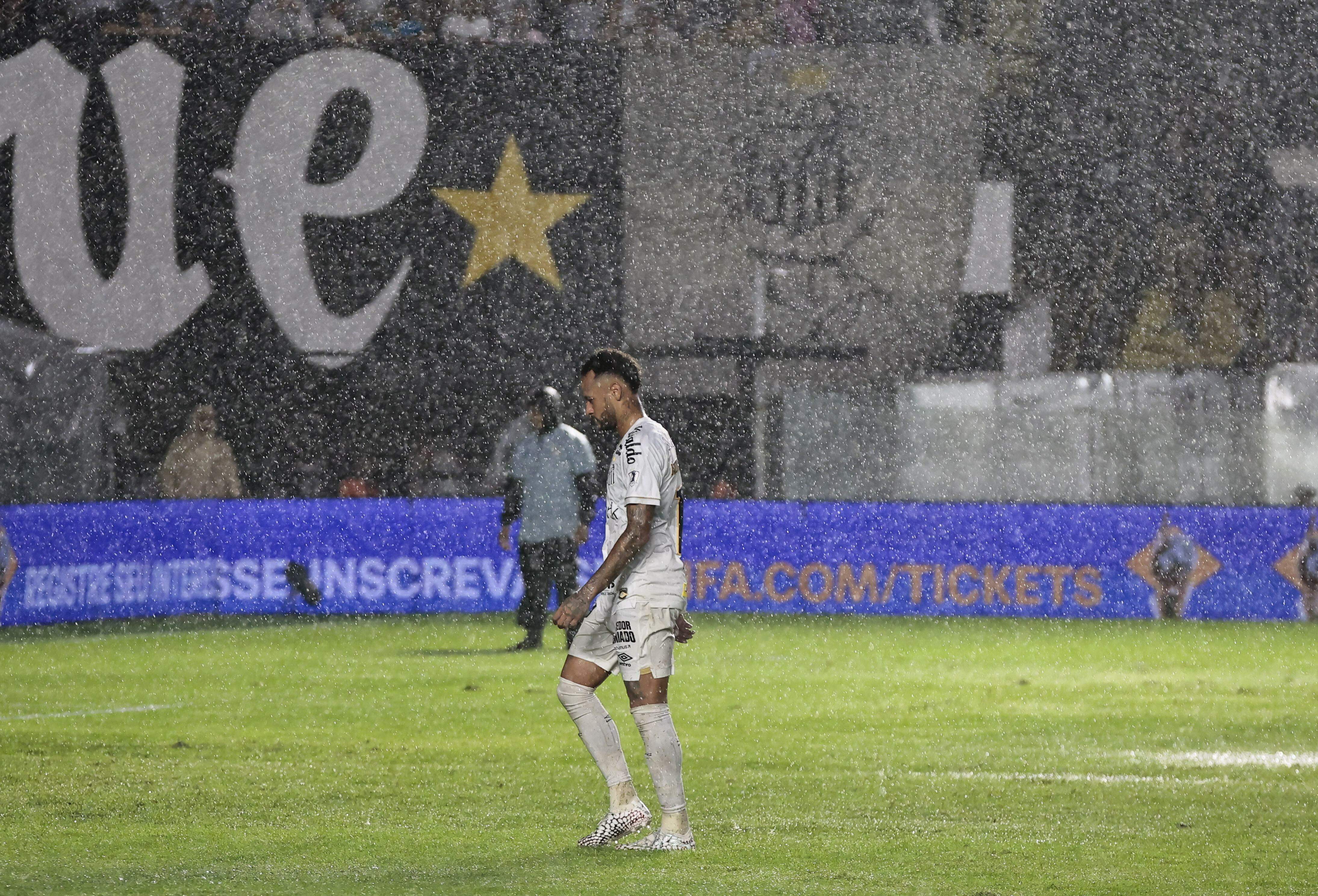 Neymar foi expulso no empate entre Santos e Bahia, na Vila Belmiro, no sábado (24)