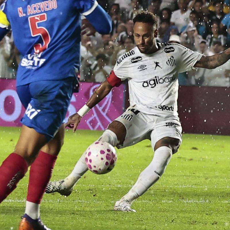 No empate em 1 a 1 com o Bahia, no sábado (24), Neymar foi expulso depois de discussão com Rodrigo Nestor