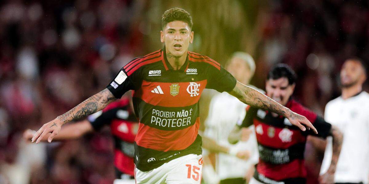Flamengo marca de pênalti no último lance, bate o Atlético-MG e mantém liderança do Brasileirão