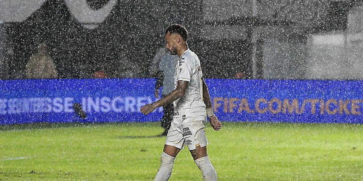 Neymar foi expulso no empate entre Santos e Bahia, na Vila Belmiro, pelo Brasileirão