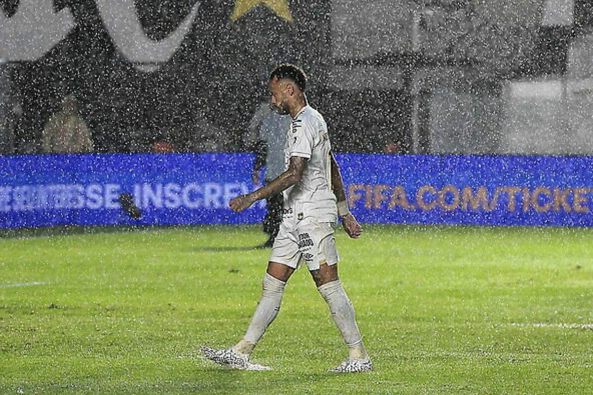 Neymar foi expulso no empate entre Santos e Bahia, na Vila Belmiro, pelo Brasileirão