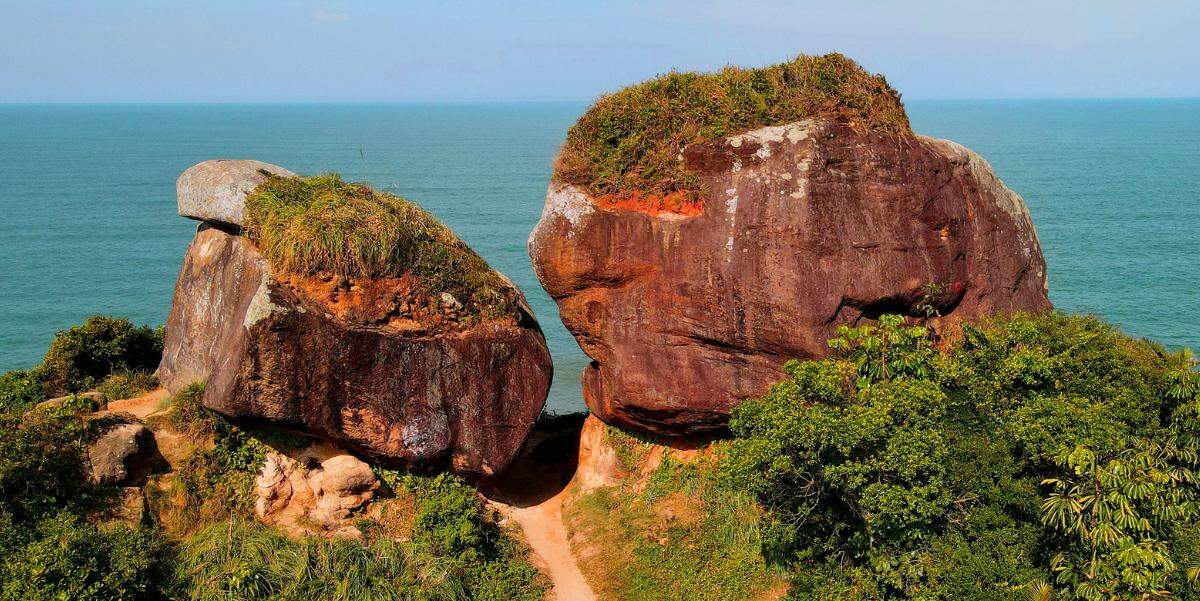 O ponto turístico é ideal para quem deseja se desligar da agitação da cidade e observar o pôr do sol com tranquilidade em Itanhaém