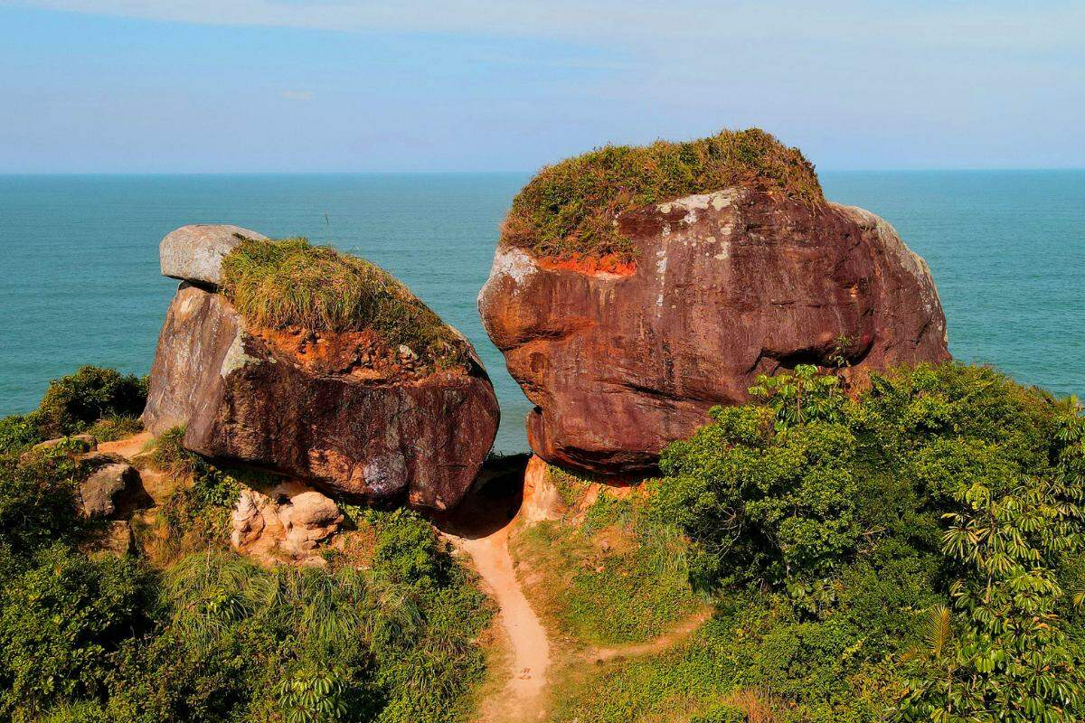 O ponto turístico é ideal para quem deseja se desligar da agitação da cidade e observar o pôr do sol com tranquilidade em Itanhaém
