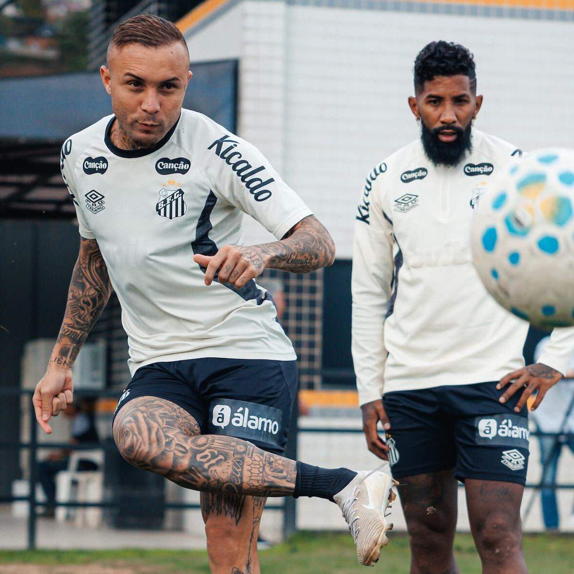 Everton Cebolinha e Rodinei durante o último treino do Peixe, nesta terça, no CT Rei Pelé
